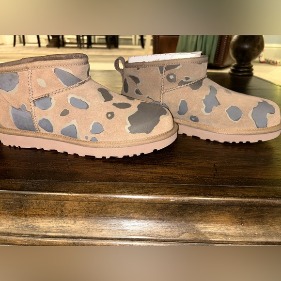 Brand new never worn ultra mini uggs! - Picture 6 of 10